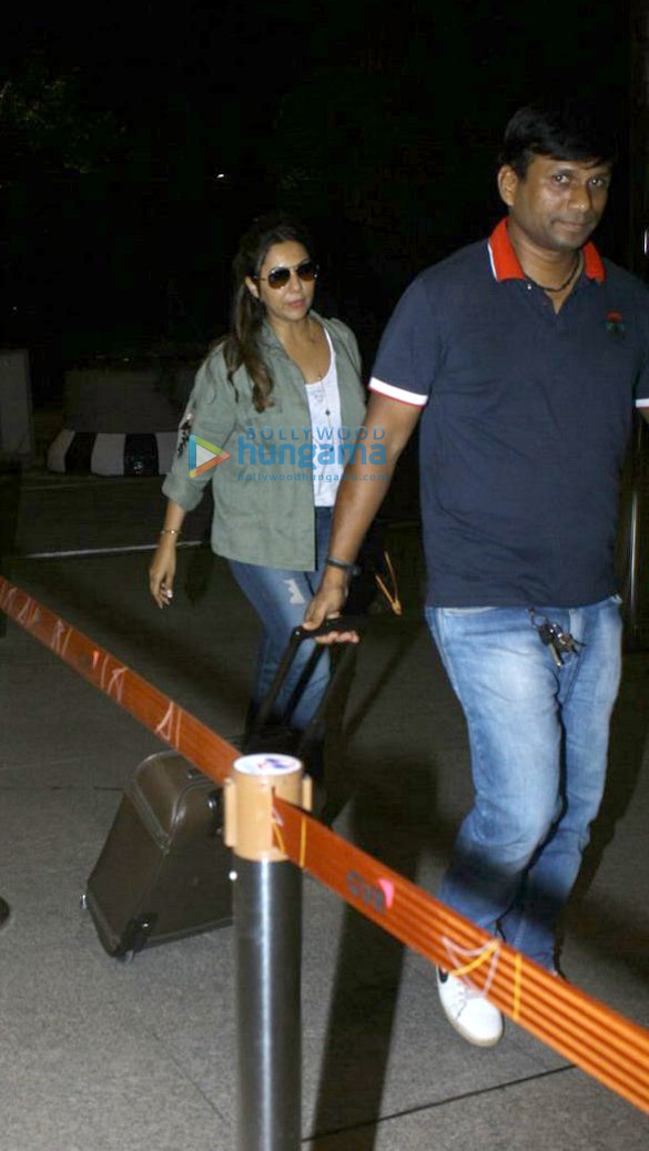 Gauri Khan departs for London