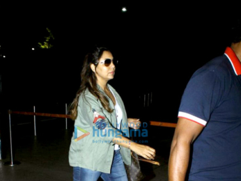 Gauri Khan departs for London
