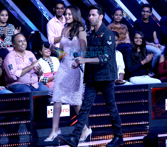 Hrithik Roshan and Sonakshi Sinha snapped on the sets of Nach Baliye Hrithik Roshan and Sonakshi Sinha snapped on the sets of Nach Baliye