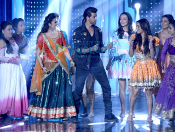 Hrithik Roshan on the sets of Nach Baliye with Sonakshi Sinha