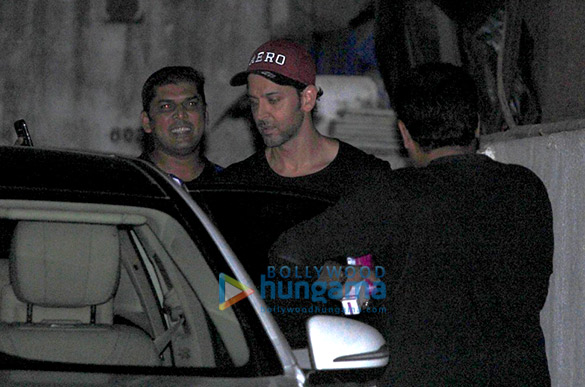 hrithik roshan snapped in bandra4