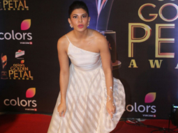 Oops! Jacqueline Fernandez faces wardrobe malfunction but laughs it off