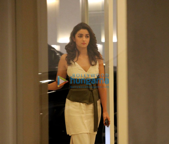 karan johar organises a bash 9