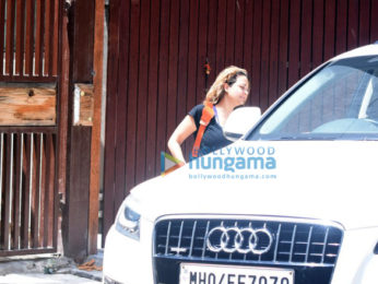 Kareena Kapoor Khan & Amrita Arora snapped post Yoga session in Bandra