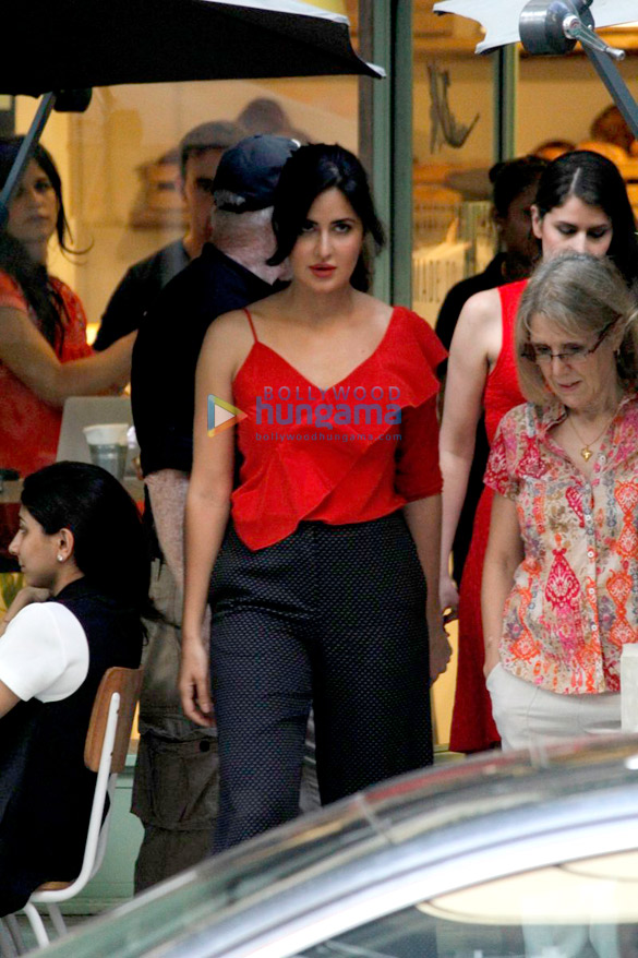 katrina kaif snapped dinging out with her family in mumbai 1