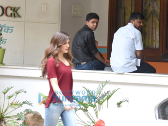 Kriti Sanon snapped post meeting in Bandra