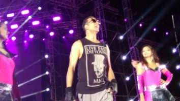 MUST WATCH  When the KHILADI Akshay Kumar SINGS…..