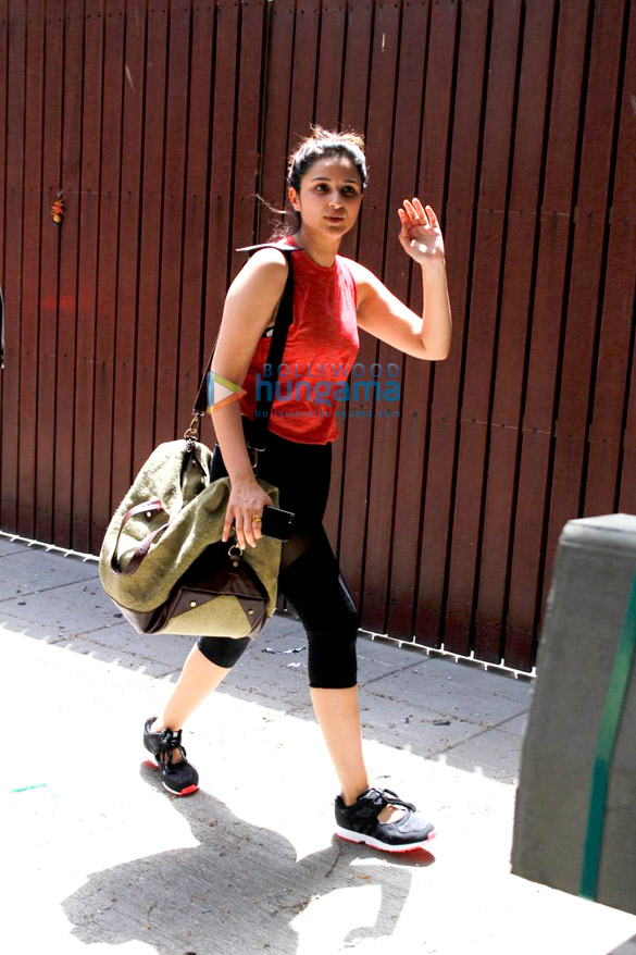 parineeti snapped post yoga session in bandra 5