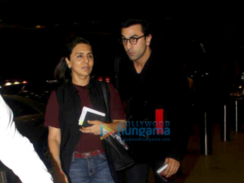 Ranbir Kapoor leaves for London with Neetu Singh