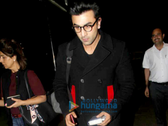 Ranbir Kapoor leaves for London with Neetu Singh