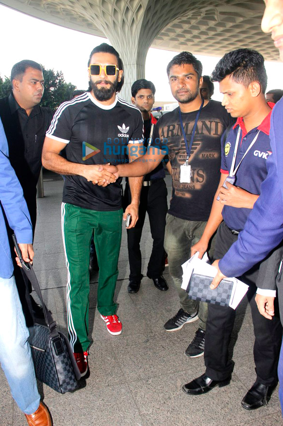 ranveer singh urvashi rautela and others snapped at the airport 4