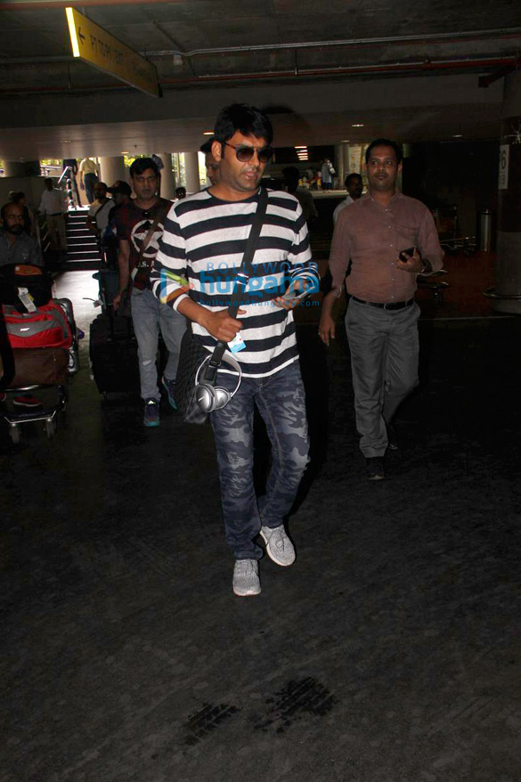ranveer singh urvashi rautela and others snapped at the airport 7