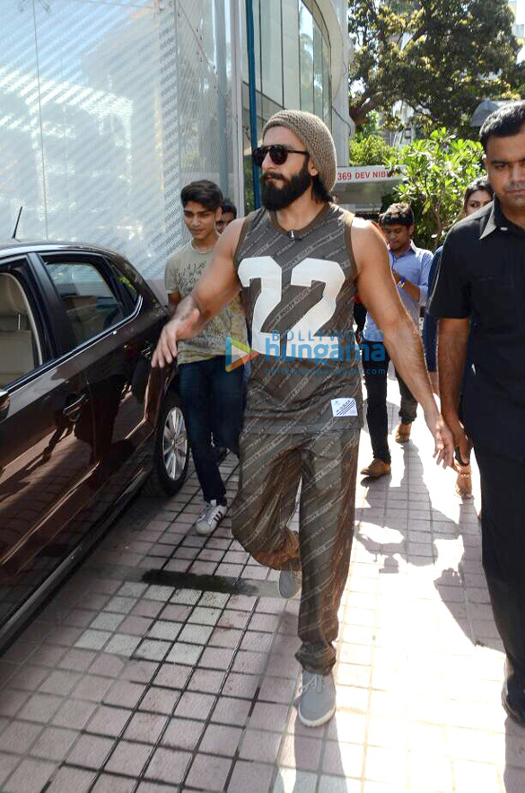 ranveer singh snapped at akro gym in bandra 3