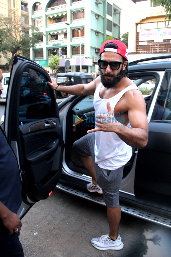 ranveer singh snapped post his gym session in bandra 5
