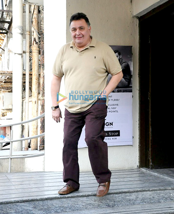 rishi kapoor snapped post a movie screening at pvr juhu 4