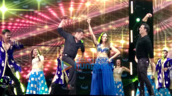 salman khan bipasha basu akshay kumar grace the finale dabangg tour hungama in hong kong 4