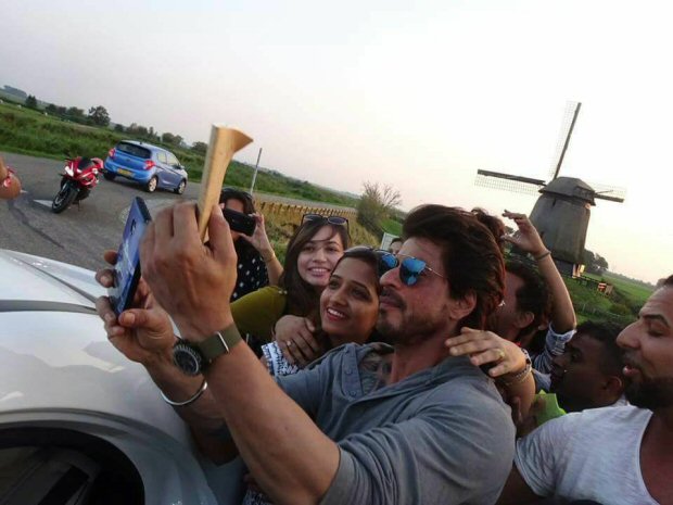 shah rukh khan and anushka sharma shooting for imtiaz ali 3 shah rukh khan and anushka sharma shooting for imtiaz ali 3