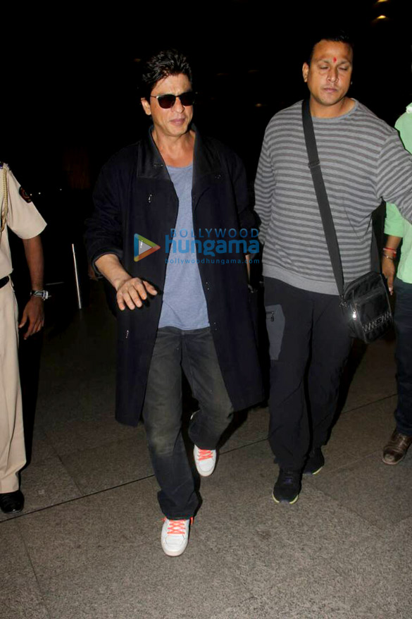 shah rukh khan leaves for dubai 5