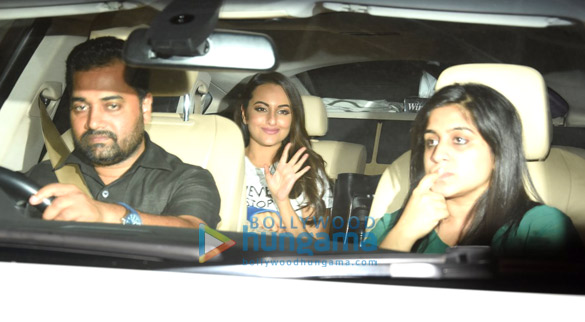 Sonakshi Sinha and family snapped post a screening of ‘Noor’ Sonakshi Sinha and family snapped post a screening of ‘Noor’
