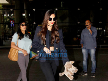 Sonam Kapoor, Deepika Padukone, Neha Dhupia and Kanika Kapoor snapped at the airport