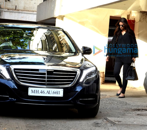 sonam kapoor snapped post a meeting in bandra 1