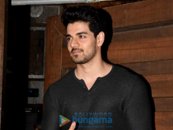 Sooraj Pancholi snapped post his dinner with friends