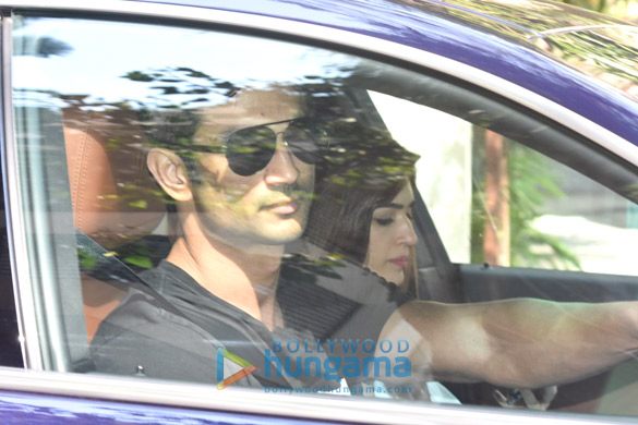 sushant singh drives kriti around bandra 5