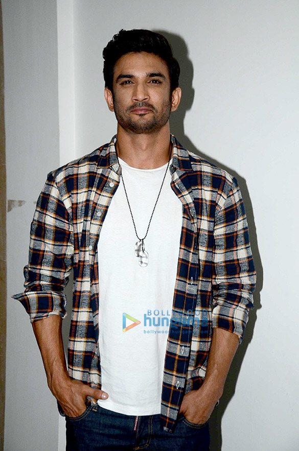 sushant and kriti snapped at raabtas promotions 4