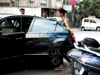 Sussanne Roshan, Twinkle Khanna & Gayatri Oberoi snapped post salon session
