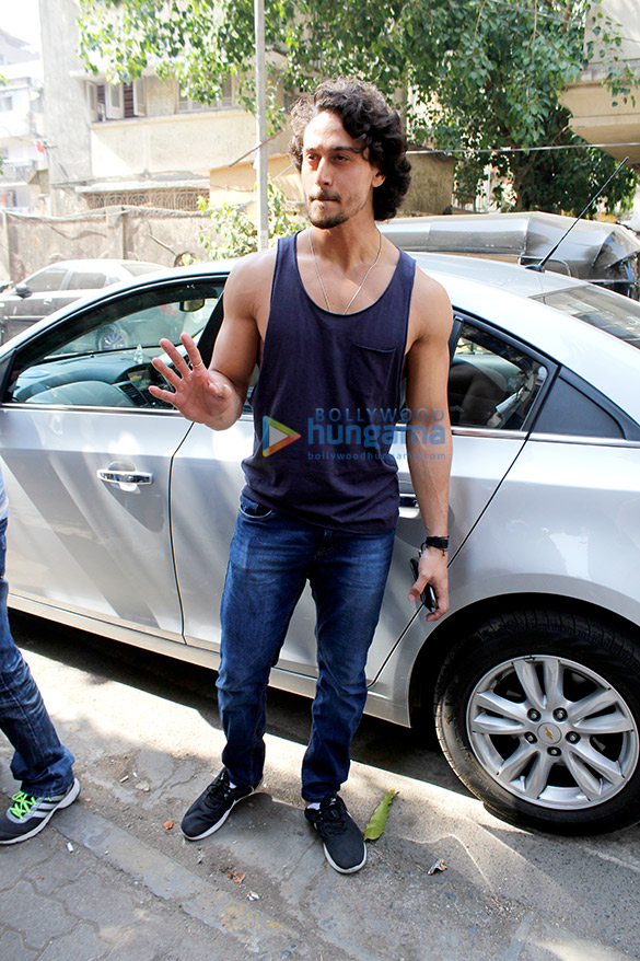 tiger shroff disha patani snapped at indigo 6