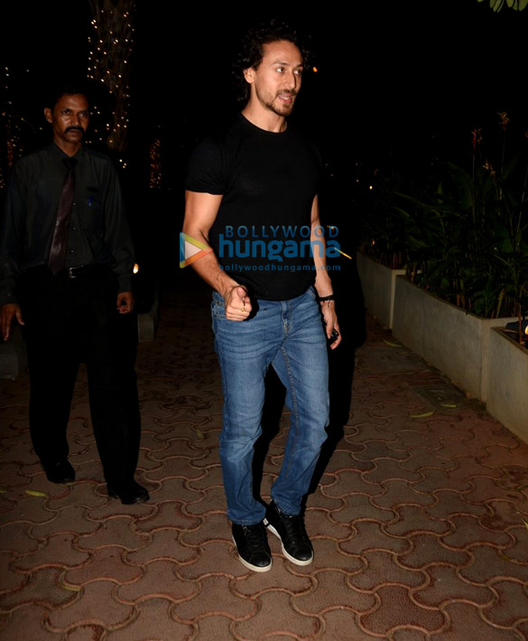 tiger shroff and disha patani snapped post their dinner at yuatcha bandra 1