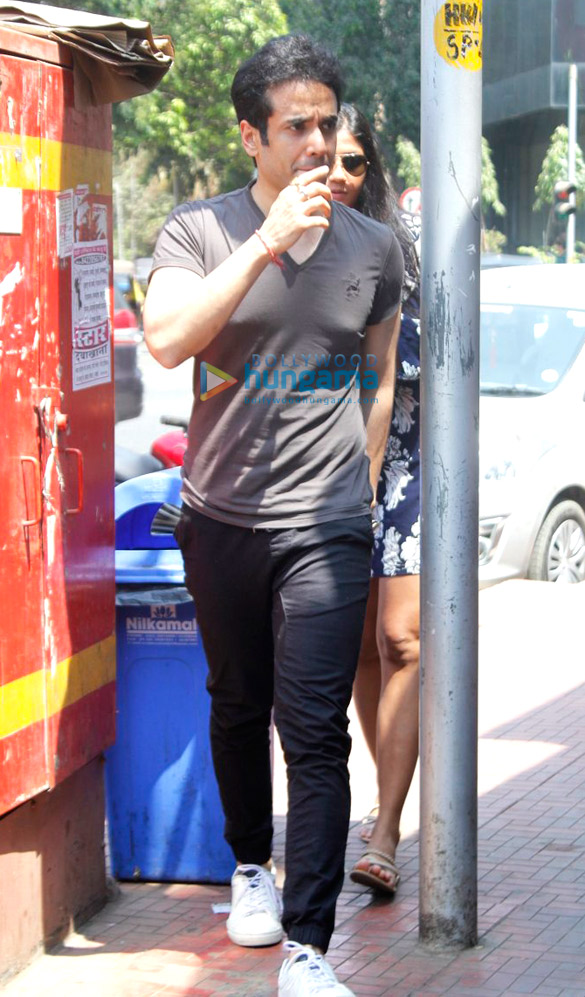 tusshar kapoor snapped with a mystery girl at bastian 2