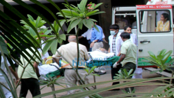 Vinod Khanna’s wife, brother and other family members snapped as the late actor’s body arrives home