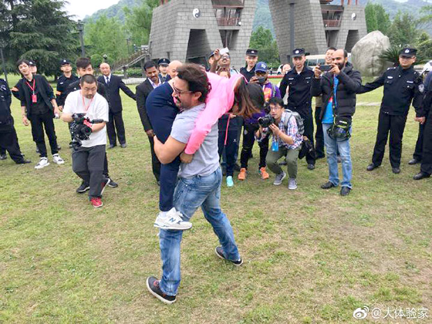 Watch Aamir Khan wrestles with several women during his China visit1
