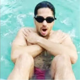 Watch: Sidharth Malhotra is shaping up his abs and beating the heat with aqua gym