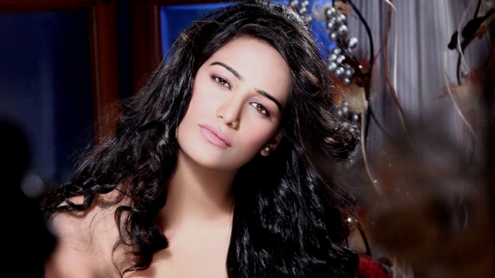 Sexy Poonam Pandey On Seducing Girls; Shares A Tip For All Guys Sexy Poonam Pandey On Seducing Girls; Shares A Tip For All Guys