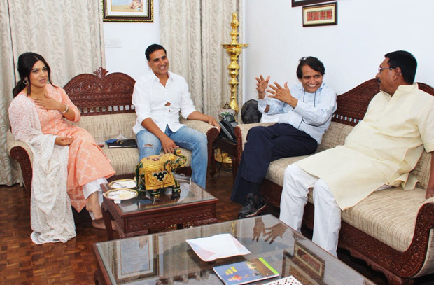 Check out: Akshay Kumar and Bhumi Pednekar meet Railway Minister Suresh Prabhu in Delhi