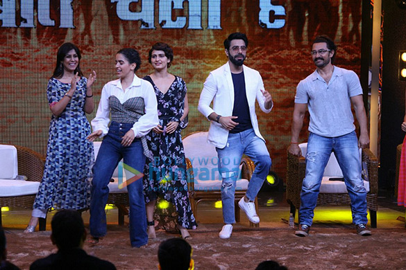 aamir khan and the dangal girls snapped 11