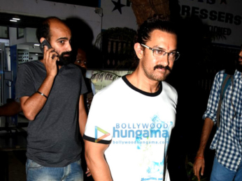 Aamir Khan snapped post collecting his new spectacles in Bandra
