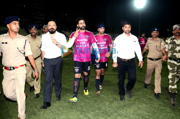 abhishek bachchan and ranbir kapoor play a friendly football match with the cisf personnels 41