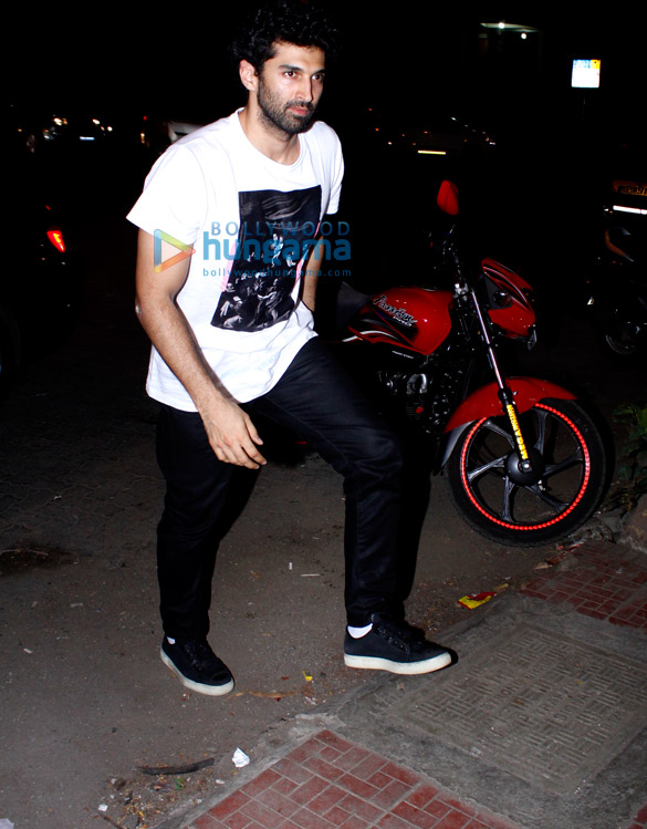 aditya roy kapur and parineeti chopra visits bastian for dinner 1