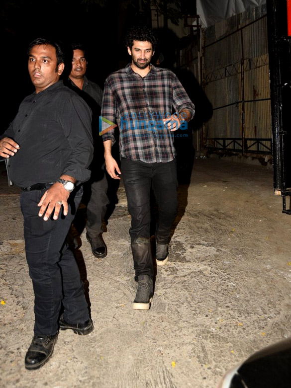 aditya roy snapped post with close friends 1