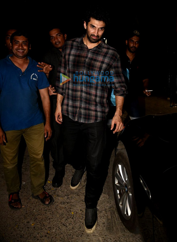 aditya roy snapped post with close friends 3