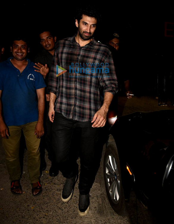 aditya roy snapped post with close friends 4