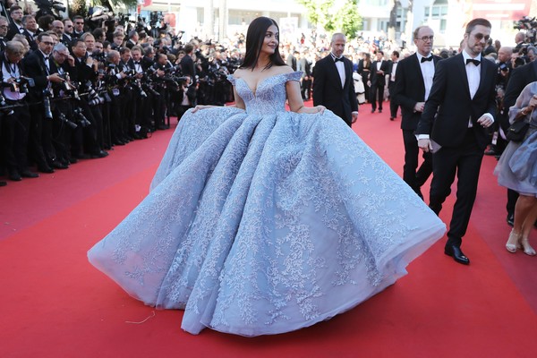 Aishwarya Rai Bachchan looks like-3