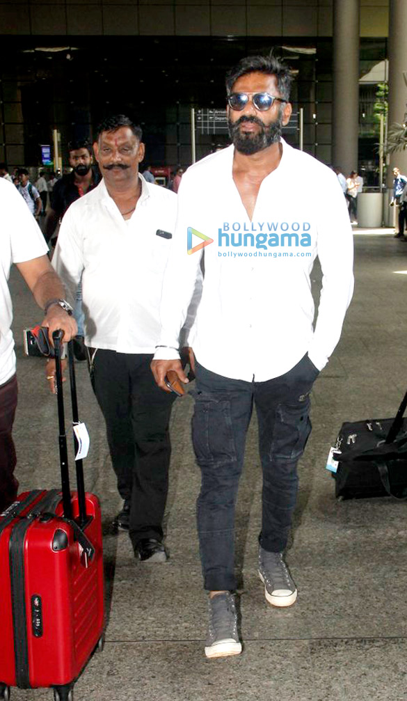 arjun kapoor malaika arora khan and suniel shetty snapped at the airport 3