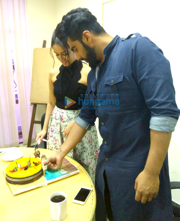 arjun kapoor and shraddha kapoor snapped promoting their film half girlfriend in kolkatta 5