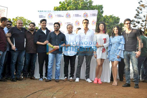 arjun rampal sunny leone and others grace the sapling plantation drive 4