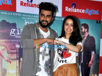 Arjun Kapoor and Shraddha Kapoor snapped at Half Girlfriend promotions in Juhu