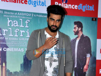 Arjun Kapoor and Shraddha Kapoor snapped at Half Girlfriend promotions in Juhu